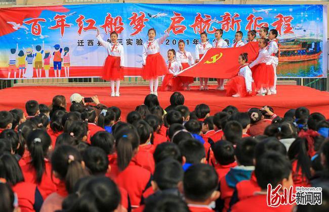 因为汽油需要进口，邻国打车比国内大多数城市都贵，起步价14元游戏画面